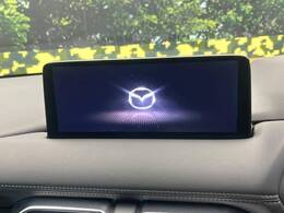 【マツダコネクトナビ】車内の雰囲気にマッチした一体型タイプのナビ。各種車輌設定やBluetooth再生等、様々な機能が楽しめます。直感的なダイヤル操作が可能で、使い勝手も良好です。