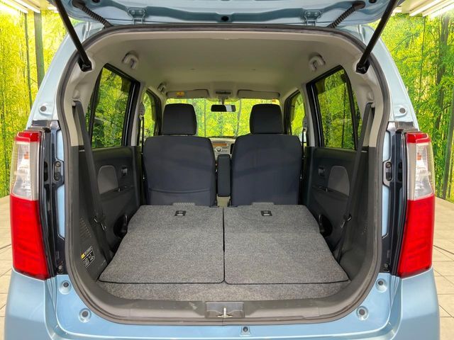 普段のお買い物や通勤、送迎等に十分な荷室スペースを確保しております。セカンドシートを倒すと、大きな荷物の積載も可能です♪