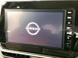 【大画面ナビ】人気の大型9インチナビを装備。存在感のある大画面はインパクト大！ナビ利用時のマップ表示は見やすく、テレビやDVDは臨場感がアップ！いつものドライブがグッと楽しくなります♪