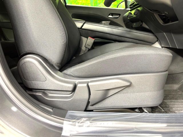 ドライバーによって運転しやすいポジションは異なり、あの車はどうなのか不安なこともありますよね。気になるお車は店頭で乗り込んでご確認いただけます♪
