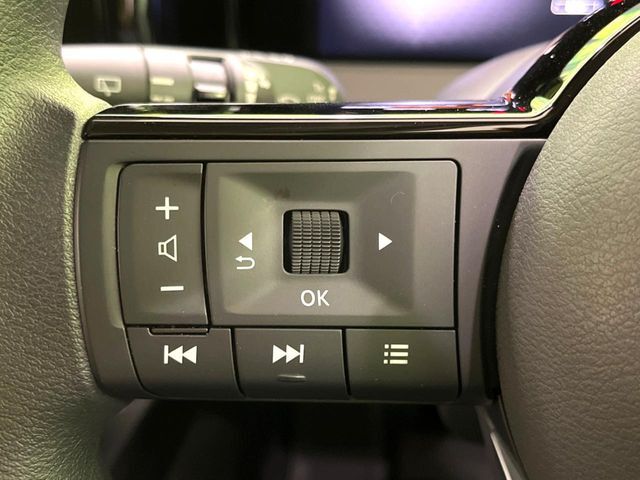【ステアリングスイッチ】運転中、前方から目線をそらすことなく、オーディオ等の操作が可能な便利機能！安心＆快適なドライブを演出してくれます♪