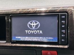 【純正ナビ】人気の純正ナビを装備しております。ナビの使いやすさはもちろん、オーディオ機能も充実！キャンプや旅行はもちろん、通勤や買い物など普段のドライブも楽しくなるはず♪