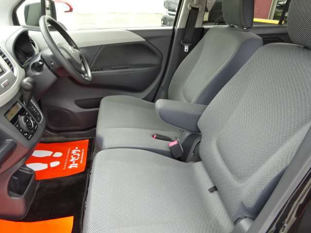 運転席にはアームレストが付いています！