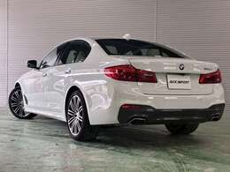 BMWの伝統あるアッパーミドルレンジ5シリーズ！！　禁煙車　ワンオーナー　取説・記録簿付き　もちろん修復歴御座いません！！