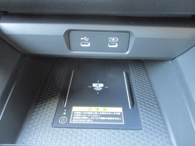置くだけで充電出来るワイヤレス充電器！！
