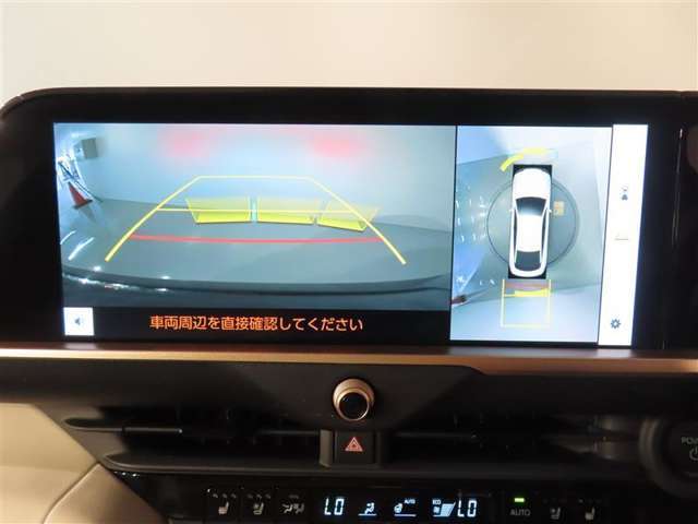 バック時の運転をサポートするバックガイドモニター＆パノラミックビューモニター付