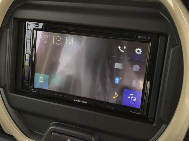 こちらのディスプレイオーディオが装着されます！スマートフォンと連携して地図や音楽の再生ができます！
