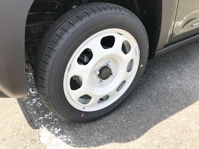 タイヤ残量は9部山程度です！