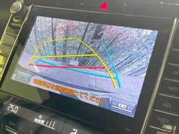 【バックカメラ】駐車時に後方がリアルタイム映像で確認できます。大型商業施設や立体駐車場での駐車時や、夜間のバック時に大活躍！運転スキルに関わらず、今や必須となった装備のひとつです！