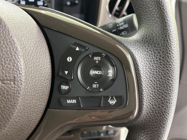 【アダプティブクルーズコントロール】高速道路での長距離走行が楽に！！自動で速度を保つクルーズコントロールが、衝突軽減システムと連携し、前方の車両を感知して車間を保つように速度調節してくれます！！