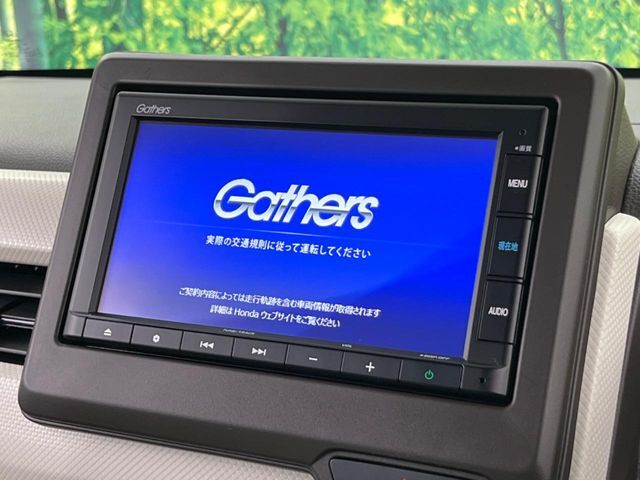 【純正ナビ】人気の純正ナビを装備しております。ナビの使いやすさはもちろん、オーディオ機能も充実！キャンプや旅行はもちろん、通勤や買い物など普段のドライブも楽しくなるはず♪