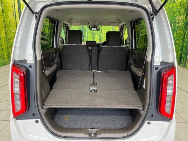 普段のお買い物や通勤、送迎等に十分な荷室スペースを確保しております。セカンドシートを倒すと、大きな荷物の積載も可能です♪