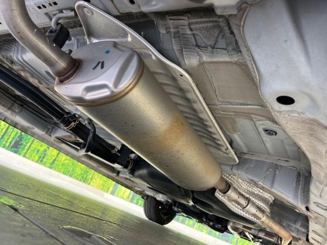 お車を安心してお乗りいただく為には、足回りの定期点検が欠かせません。サービスサポート（有償保証）では無料点検もご提供しており、安心のカーライフをお過ごしいただけるサポート体制が整っています。