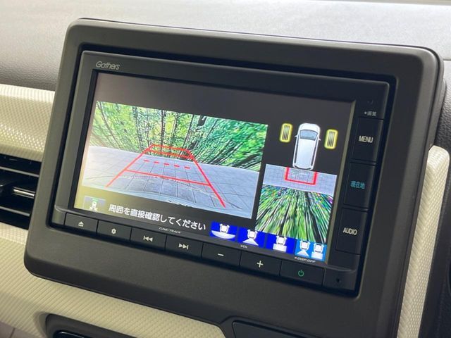 【バックカメラ】駐車時に後方がリアルタイム映像で確認できます。大型商業施設や立体駐車場での駐車時や、夜間のバック時に大活躍！運転スキルに関わらず、今や必須となった装備のひとつです！