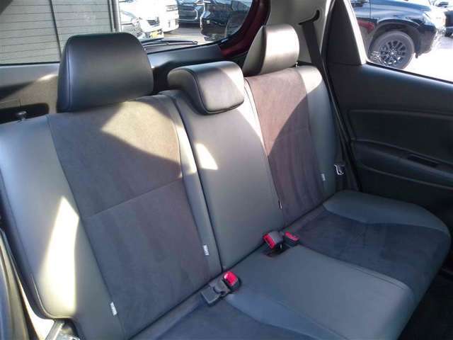 ゆとりある広々とした車内空間は、ドライブを始め買い物やレジャーなど、幅広く活躍します。一人でもみんなとでもお出かけを楽しみましょう！