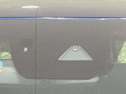 【i-ACTIVESENSE】走行中に前方の車両等を認識し、衝突しそうな時は警報とブレーキで衝突回避と被害軽減をアシスト。より安全にドライブをお楽しみいただけます。