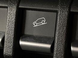 【ダウンヒルアシスト】急な坂道を下るときに自動でブレーキを制御、一定の低速度を保ちます。雪道や悪路など滑りやすい路面の下り坂でもタイヤがロックしないから安心！ハンドル操作に集中できます！