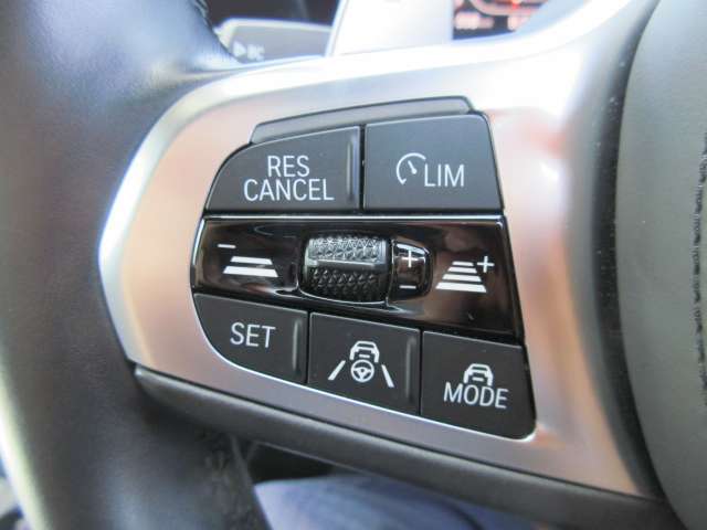 アクティブクルーズコントロール装備です。設定速度をキープしつつ、車間距離を優先し安全走行を可能と致します。長距離ドライブにマストな装備です。