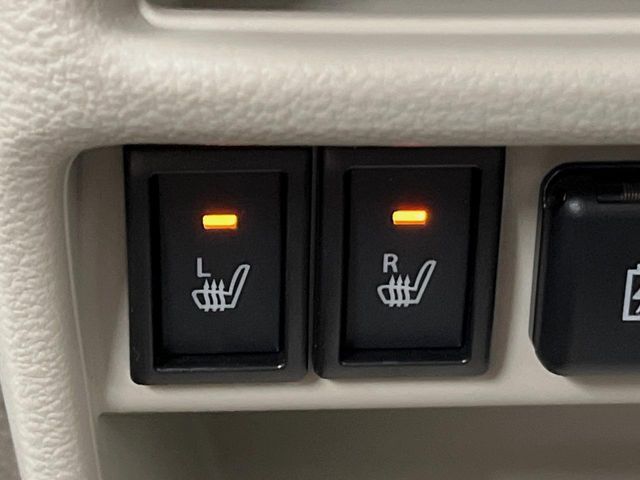 【シートヒーター】寒い日に重宝するシートヒーター！エアコンより早く温まってくれるので寒がりの人も安心ですね♪エアコンの温風は乾燥するから苦手、という方にもをおすすめです。