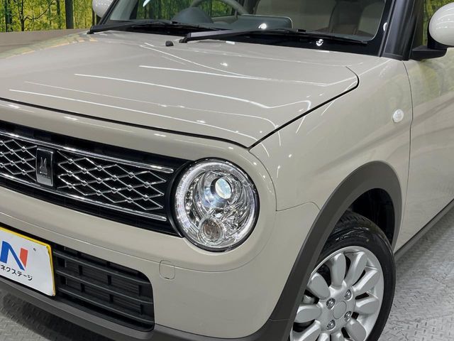 【LEDヘッドライト】悪天候や夜間走行時も良好な視界を確保し安心して運転できる高輝度LEDヘッドライトを装備！点灯速度が早く、消費電力も抑えられています。