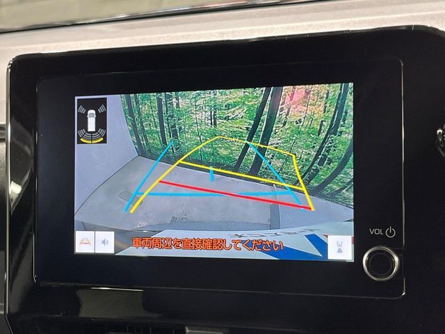 【バックカメラ】駐車時に後方がリアルタイム映像で確認できます。大型商業施設や立体駐車場での駐車時や、夜間のバック時に大活躍！運転スキルに関わらず、今や必須となった装備のひとつです！