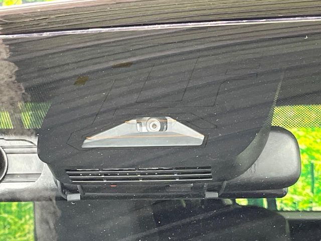 【トヨタセーフティセンス】走行中に前方の車両等を認識し、衝突しそうな時は警報とブレーキで衝突回避と被害軽減をアシスト。より安全にドライブをお楽しみいただけます。