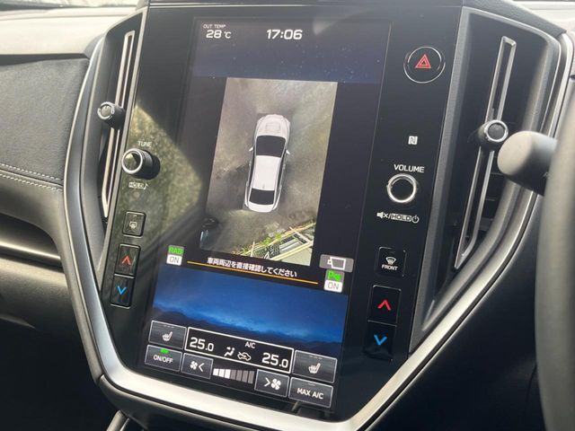 【マルチテレインモニター】車のフロントやサイドのカメラ画像を同時にモニター表示することで、悪路や狭い道を走行時でも周囲の状況確認ができ安心！本格SUVにうれしい装備です♪