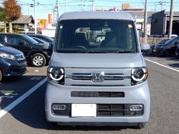 ヘッドライトは切れのある光り方のLED！