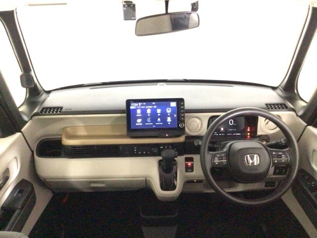 【前方視界】開放的な前方視界！運転がしやすく疲れにくいです♪窓が大きく、見通しがとっても良いおクルマですよ♪