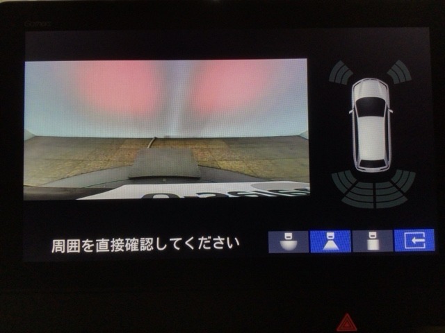 バックカメラが付いているので、車庫入れもラクラクです♪更にバンパーに取り付けられたソナーセンサーで、障害物を音とナビゲーション画面で知らせてくれます♪