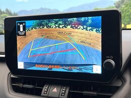 【バックカメラ】駐車時に後方がリアルタイム映像で確認できます。大型商業施設や立体駐車場での駐車時や、夜間のバック時に大活躍！運転スキルに関わらず、今や必須となった装備のひとつです！