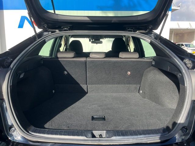 積み下ろしのしやすいデッキにはたっぷりと荷物を積み込んでいただけます。遊びから仕事まで、様々なシーンで頼れます♪
