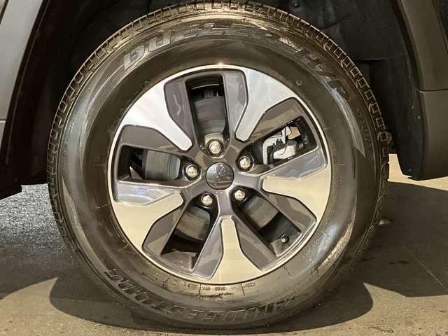 タイヤの溝もしっかりと残っております。