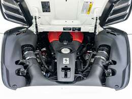 3.9L V8ツインターボエンジン。670PSを発揮します。