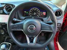 握りやすく、取り回しがしやすいハンドルデザインで、手にしっかり馴染みとても運転しやすいハンドルです！ハンドルの位置も調整できちゃいます！