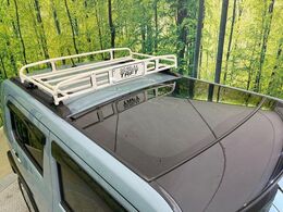 【ガラスルーフ】ガラスルーフ搭載で車内の解放感が一気にアップ！開放的なドライブをお楽しみいただけます。