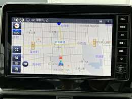 日産オリジナルナビゲーション。大型モニターを採用。画面が大きいので、タッチ操作もスムースで快適です。