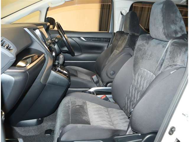 外装の磨き、エンジンルームルームクリーニング・室内清掃済みのお車です。高品質洗浄のお車をまずはお客様の目でご確認下さい！