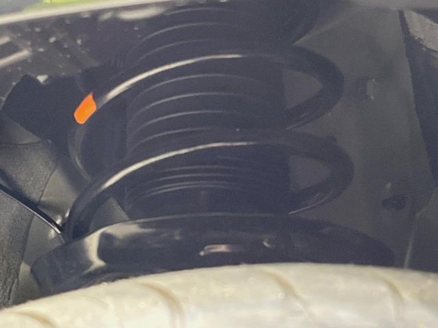 お車を安心してお乗りいただく為には、足回りの定期点検が欠かせません。サービスサポート（有償保証）では無料点検もご提供しており、安心のカーライフをお過ごしいただけるサポート体制が整っています。