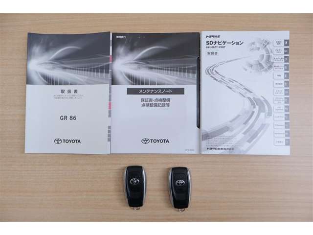 取扱説明書、メンテナンスノート完備。スマートキーは2個となります♪