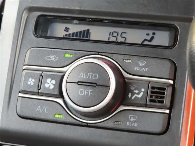 オートエアコンで車内はいつでも快適です♪