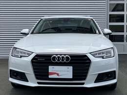 Audiでは2004年以降、この逆台形型のシングルフレームグリルを採用しています。他ブランドのフロントマスクデザインにも大きな影響を与えています。