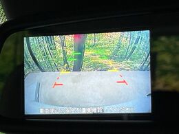 【バックカメラ】駐車時に後方がリアルタイム映像で確認できます。大型商業施設や立体駐車場での駐車時や、夜間のバック時に大活躍！運転スキルに関わらず、今や必須となった装備のひとつです！