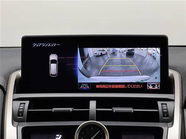 【バックカメラ】駐車時に後方がリアルタイム映像で確認できます。大型商業施設や立体駐車場での駐車時や、夜間のバック時に大活躍！運転スキルに関わらず、今や必須となった装備のひとつです！