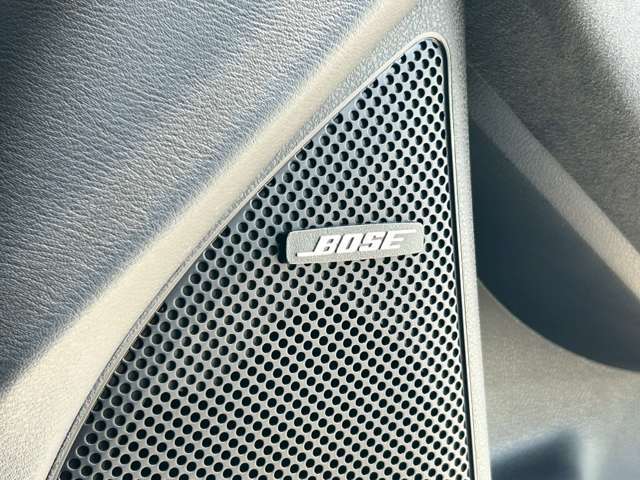 BOSEスピーカー搭載ですので、お気に入りの音楽を聴きながら、ドライブをお楽しみください