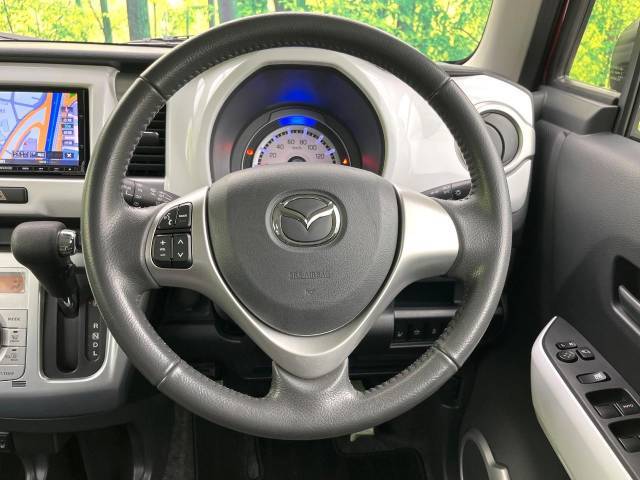 【純正革巻きステアリング】上質な革を使用することで、手にしっかり馴染みとても運転しやすいハンドルです♪
