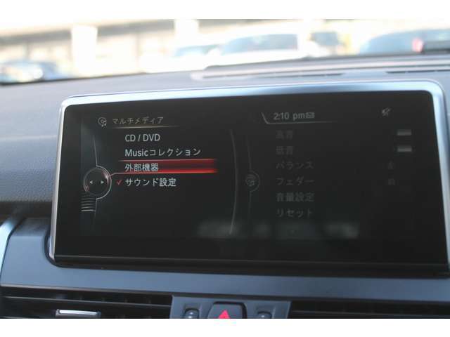 純正HDDナビはCD/ DVD、Bluetooth、ミュージックサーバーなど機能も豊富です。