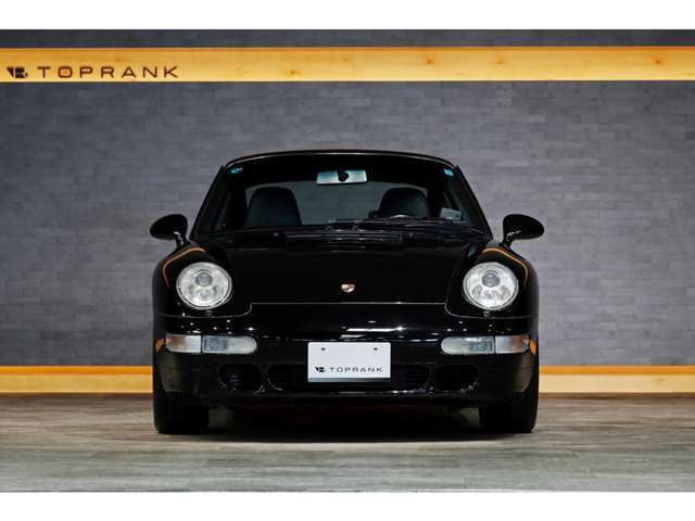 現存する993は社外品が多く取り入れられ、カスタムされた車両も多く見受けられますが