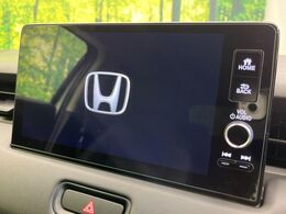 【メーカー純正9型ナビ】インテリアに溶け込むスタイリッシュな「専用設計」メーカーナビを装備♪視認性や操作性など基本性能にも優れ、より上質なカーライフをお楽しみいただけます。