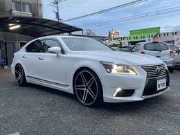 当店は、輸入車・国産車を問わずリーズナブルな車を取り揃えております。すべて、オール込み乗り出し価格です。
